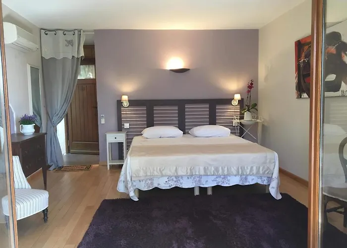 Oda ve Kahvaltı Les Hotes Du Ranquet 4*