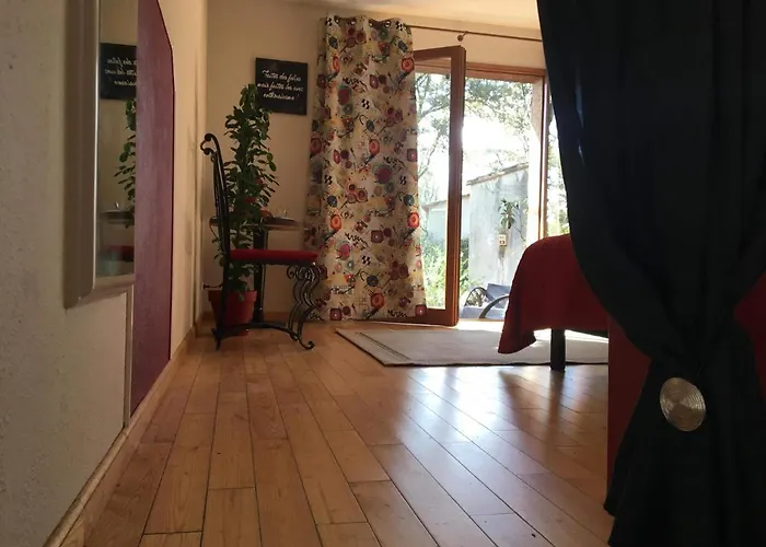 Les Hotes Du Ranquet Oda ve Kahvaltı Tornac